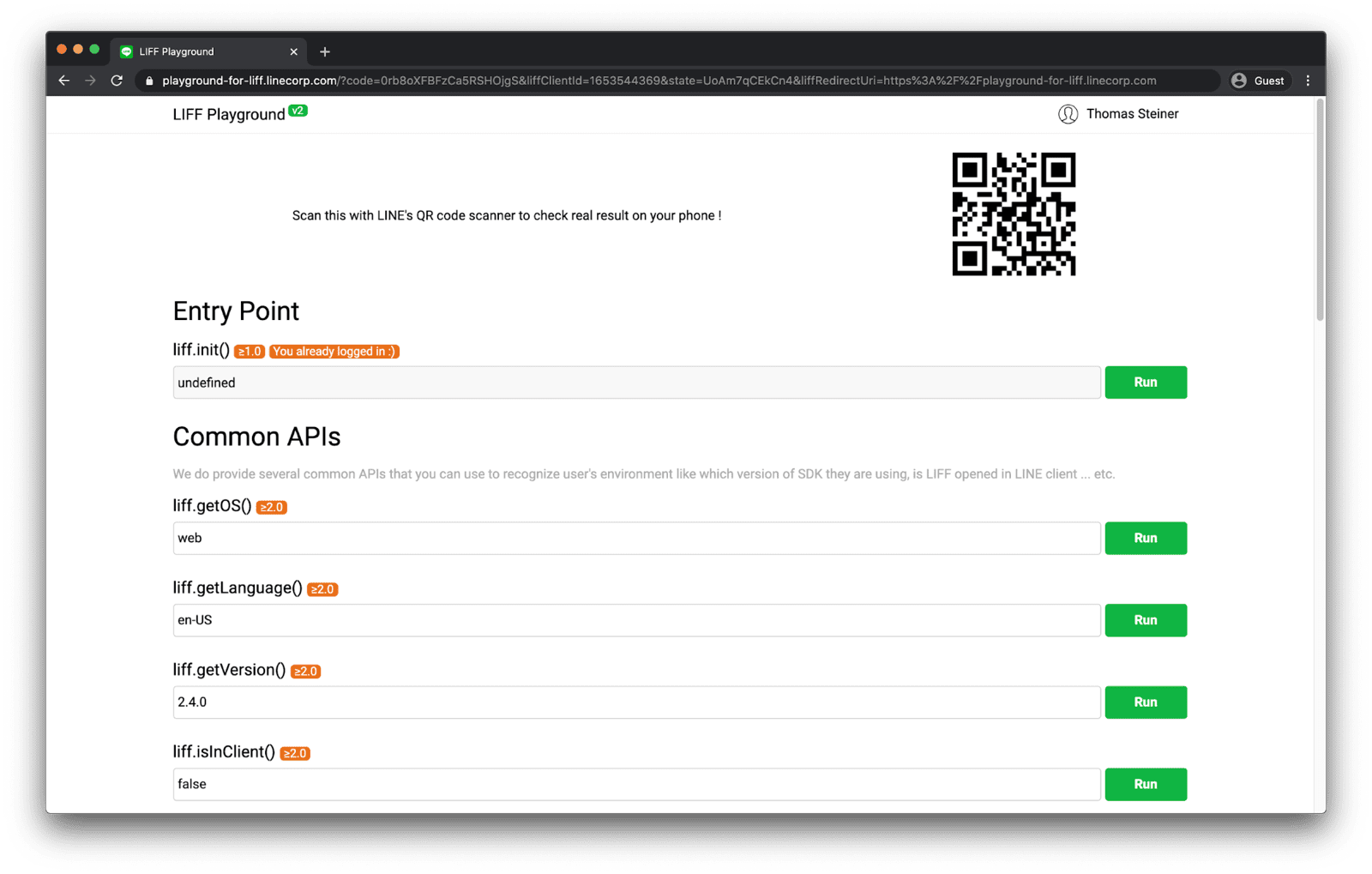 La app de demostración de LINE Playground se ejecuta en el navegador web y muestra que &quot;liff.getOS()&quot; muestra &quot;web&quot;.