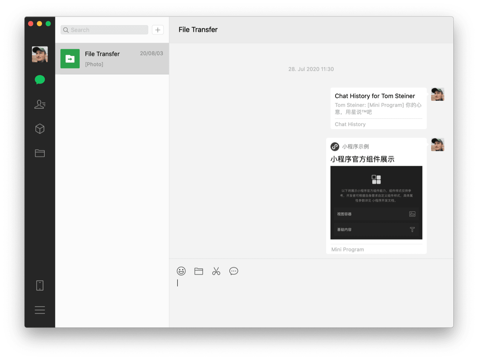 El cliente de escritorio de WeChat para macOS muestra un chat consigo mismo con una miniapp compartida y un historial de chat como los dos mensajes visibles.